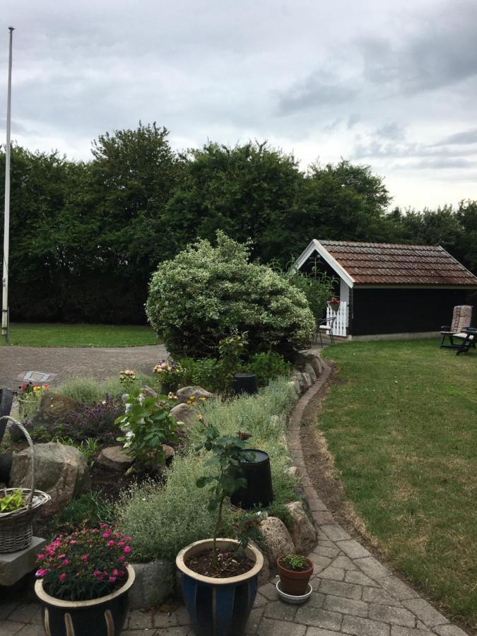 Stunning Romantic Cabin Close To Baltic See Idestrup Exterior foto